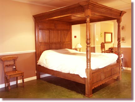Four poster beds are sold by Swallow Barn.